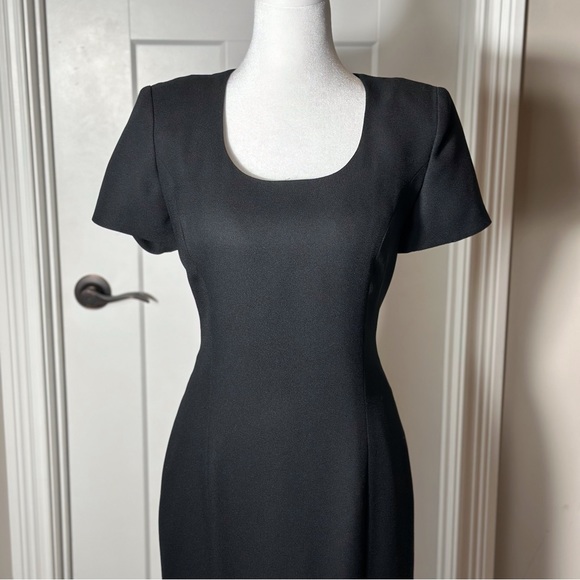 Maggie London Black Short Sleeve Long Dress Size 4. - Picture 5 of 8